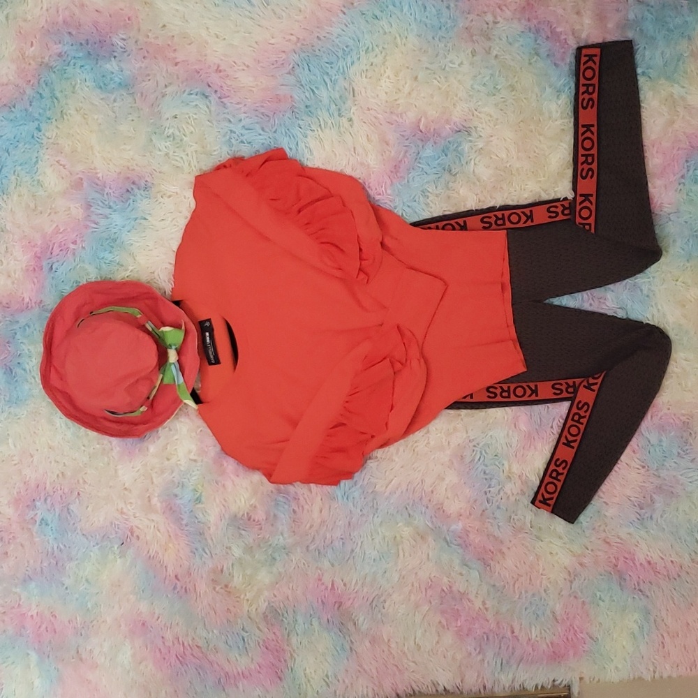 Travel hat, Michael Kors leggings and Sweater Ruffle Back bundle